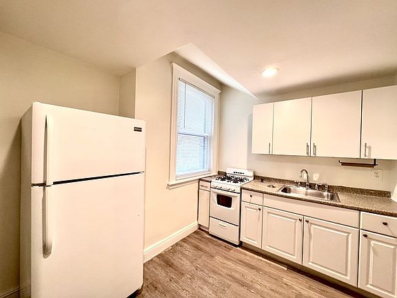 4th image of 28 Sidlaw Rd APT 2