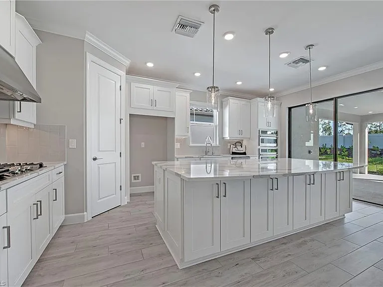17471 Caravita Ln — Photo 3