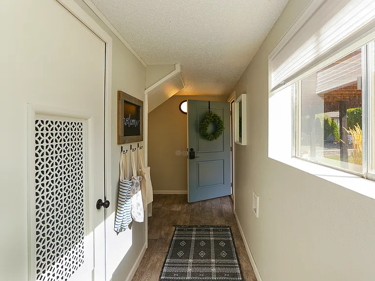 600 SW Dawnview Ct — Photo 18