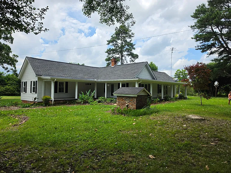 1020 Short Seagraves Rd — Photo 4