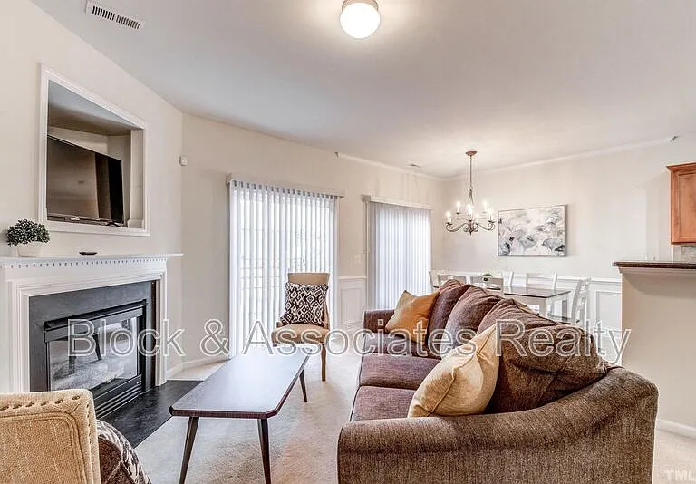 708 Mardonie Reach Ln — Photo 8