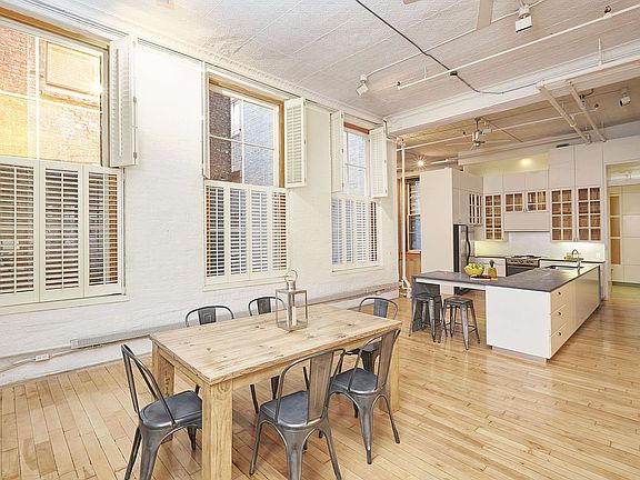 3rd image of 38 White St #2NDFLOOR
