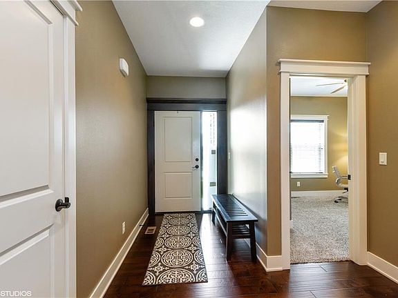 5th image of 550 NW Autumn Crest Dr