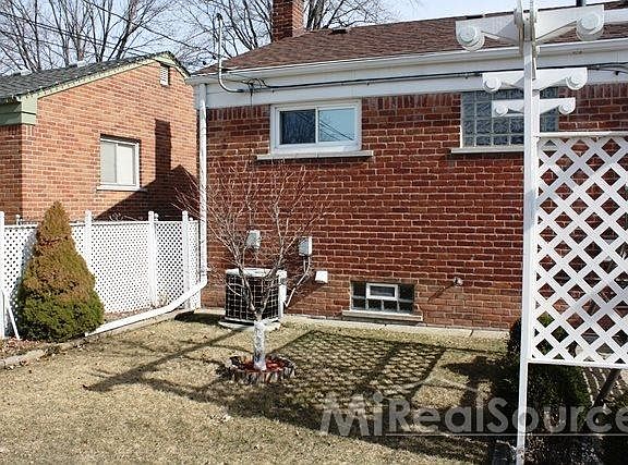 5th image of 23016 Brookdale Blvd