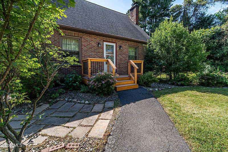 4th image of 663 Sacandaga Road