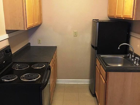 4th image of 812 Broadway N APT 25