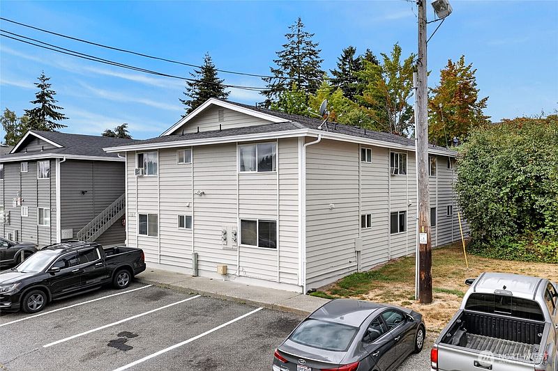 3rd image of 1101 S Woodlawn Street #1-4