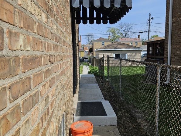 3925 Gladys Ave, Bellwood, IL 60104