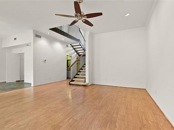 4th image of 5915 Hillcrest Ave #5