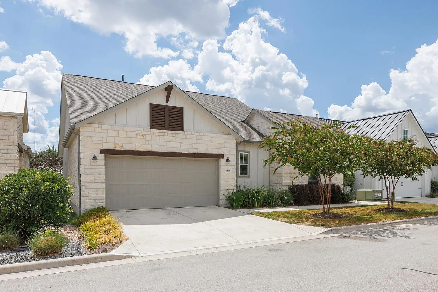 2 bed, 2.0 bath, 1650 sqft, $2,350 — Photo 1