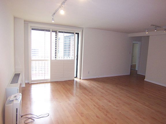 3rd image of 1601 18th St NW APT 406