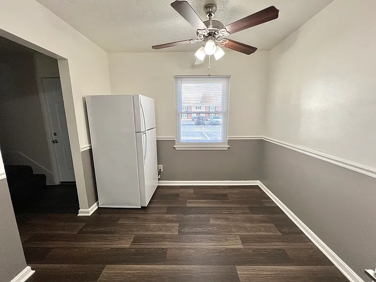 Mayfair Apartments — Photo 28