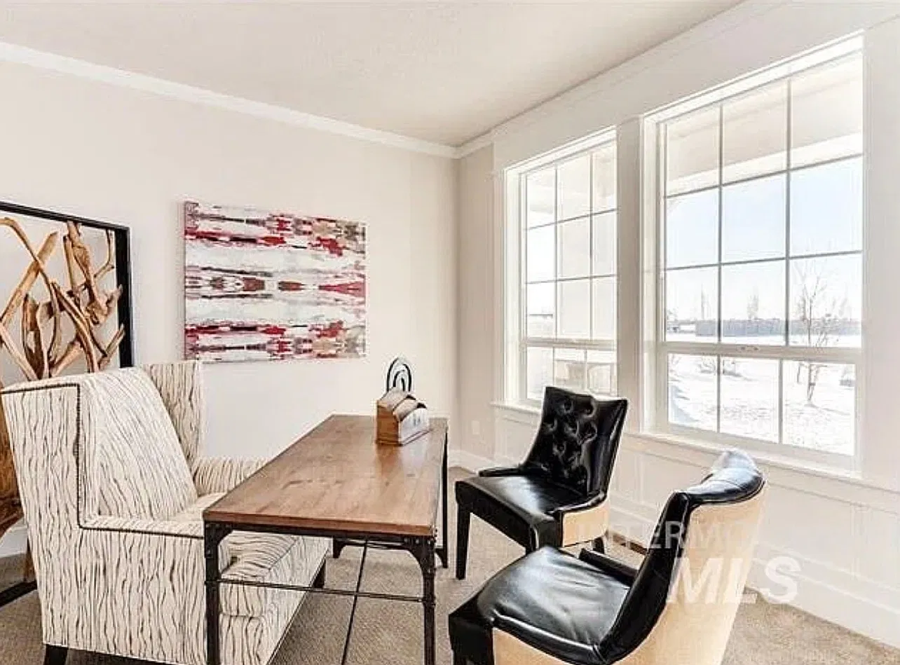 4 bed, 2.5 bath, 2426 sqft, $3,195 — Photo 3