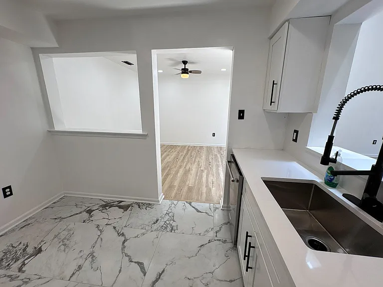 72304 Delaire Landing Rd #304 — Photo 18