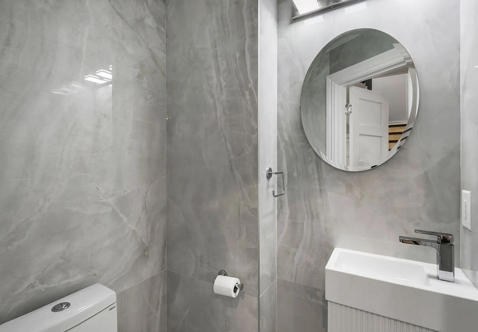 3 bed, 2.5 bath, 1600 sqft, $4,900 — Photo 3