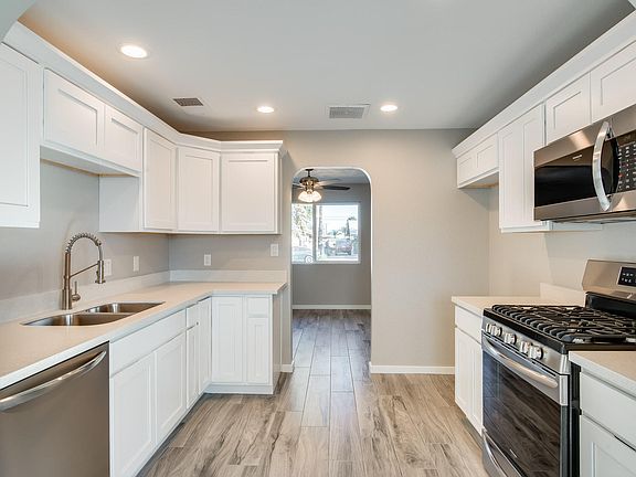4th image of 3016 N 46th Dr