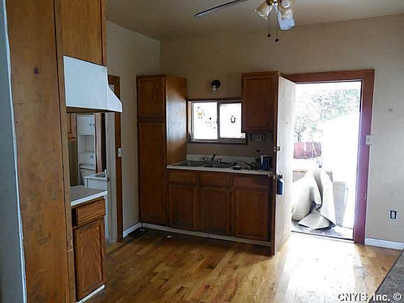 4th image of 109 Elmhurst Ave
