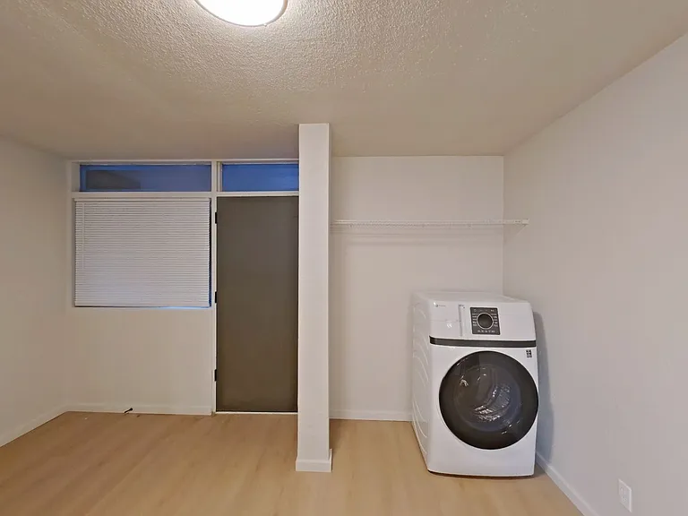 University Manor - Newly Renovated Units just a short walk from Campus! — Photo 74