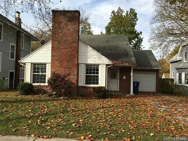 1820 Liberty St photo 1