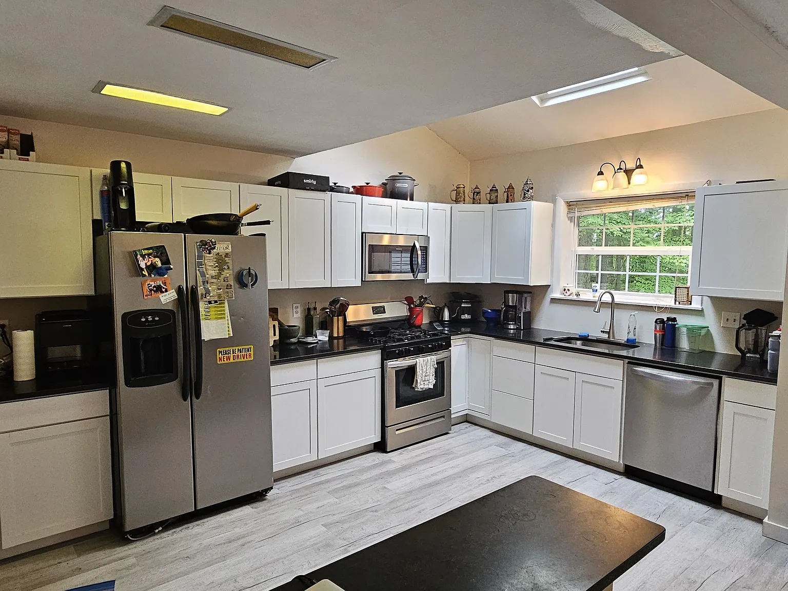 3 bed, 1.5 bath, 2050 sqft, $2,595 — Photo 3