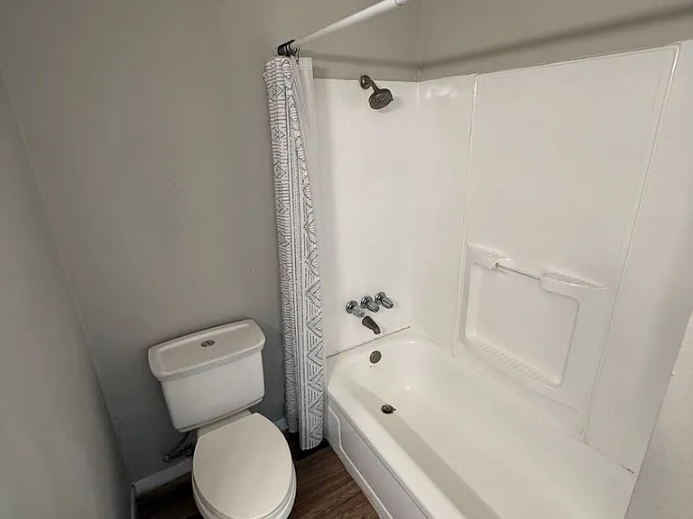 2916 Bernice Dr — Photo 8