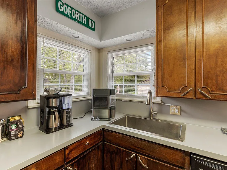 3508 W Biddison St — Photo 13