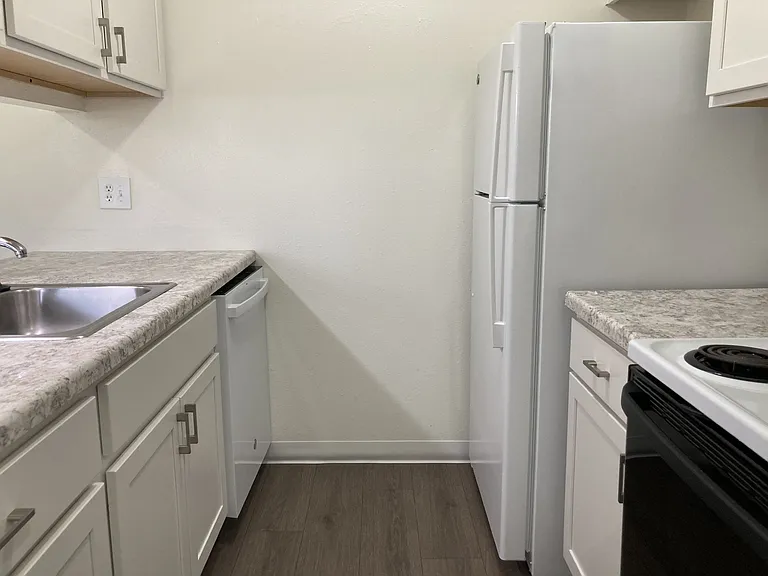 Windsor Place Apartments — Photo 66