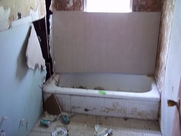4th image of 2237 Jefferson Ave
