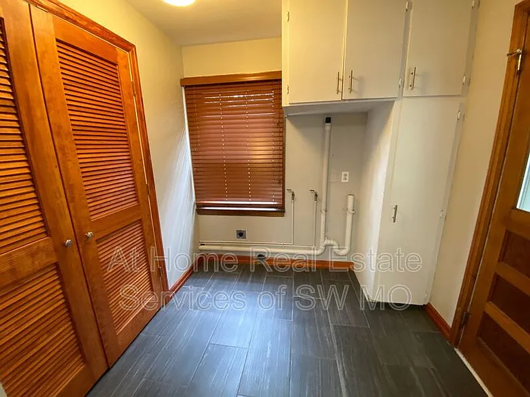 1526 S Kentwood Ave — Photo 8
