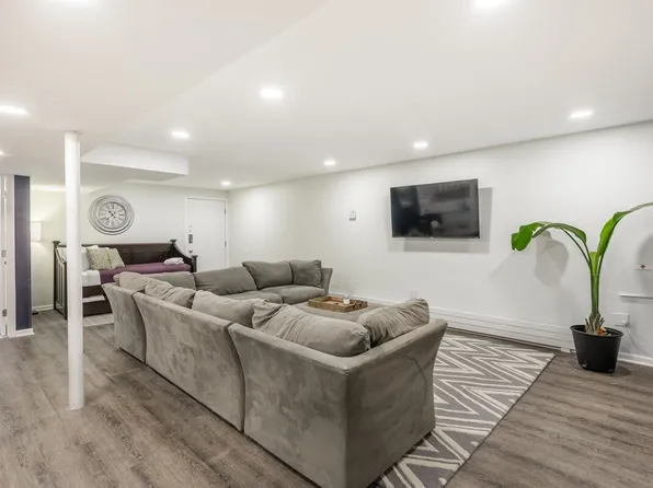 226 S Hoyne Ave, Chicago, IL
