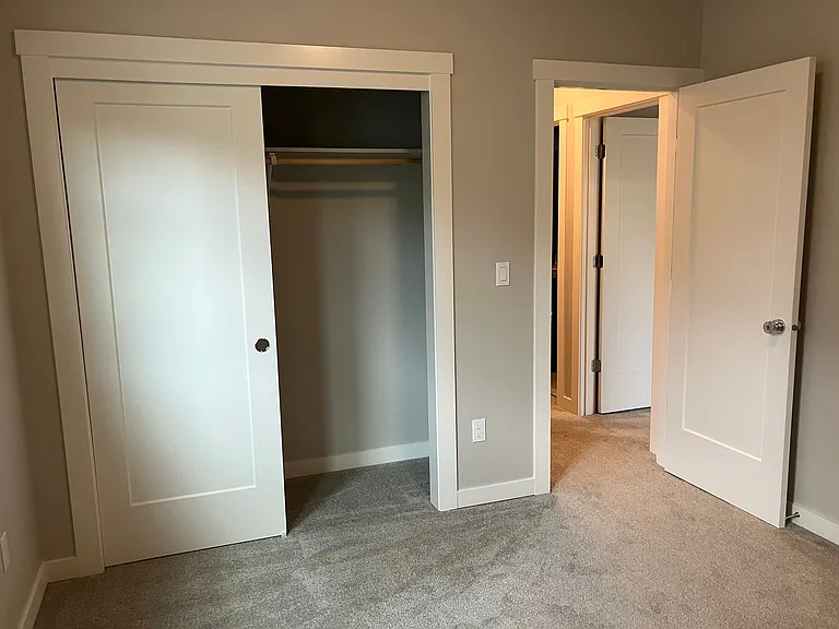 3731 Village Center Dr — Photo 24