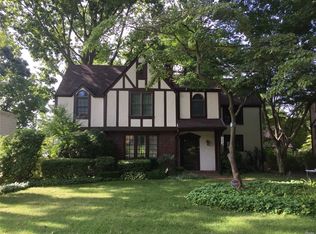 50 Summit Rd, Port Washington, NY 11050