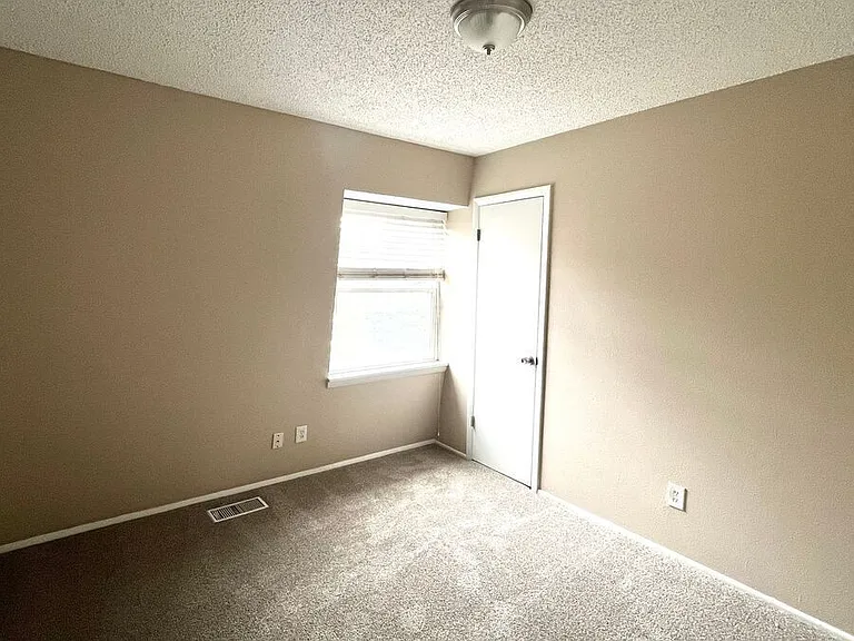 3005 E Fountain Blvd — Photo 12