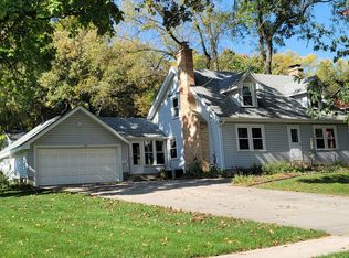 235 N Lincoln Ave, Carpentersville, IL 60110