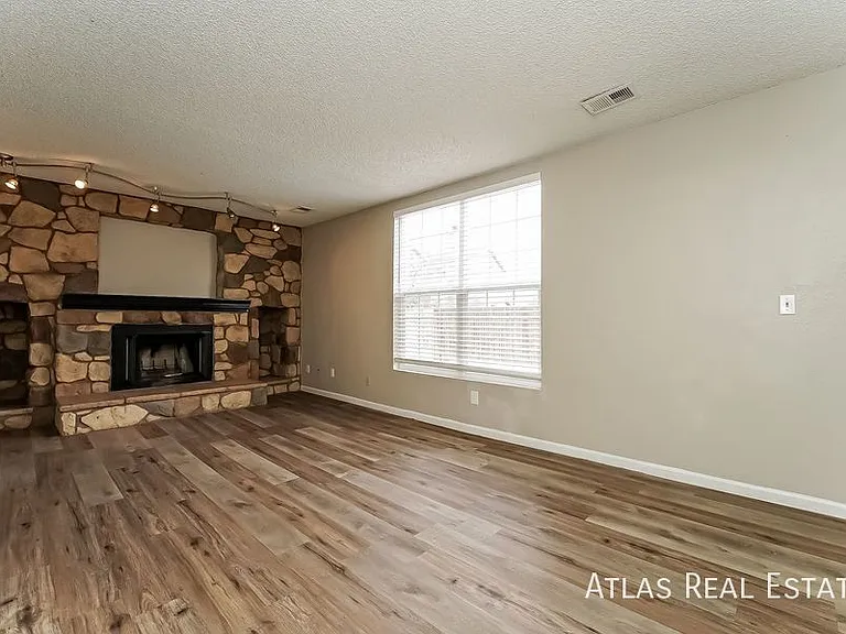 4324 N Liverpool Ct — Photo 9
