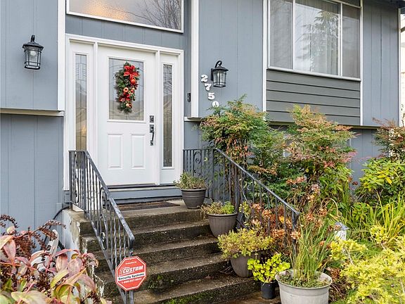 3rd image of 2750 Cambridge Drive