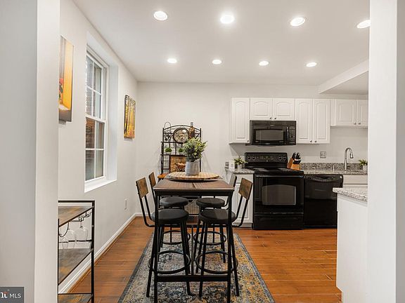 3rd image of 1913 N Rhodes St APT 15