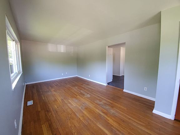 2nd image of 106-116 S Pinewood Dr #115
