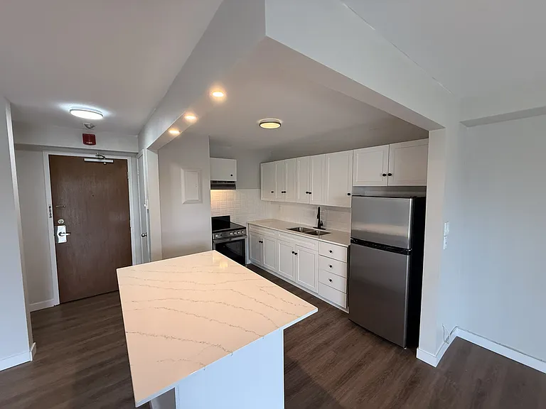 76 Tecumseh Rd E — Photo 3