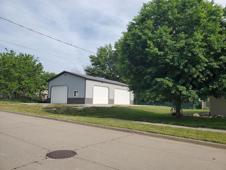 2nd image of 901 W Jefferson St