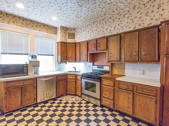 5th image of 77 Puritan Ave