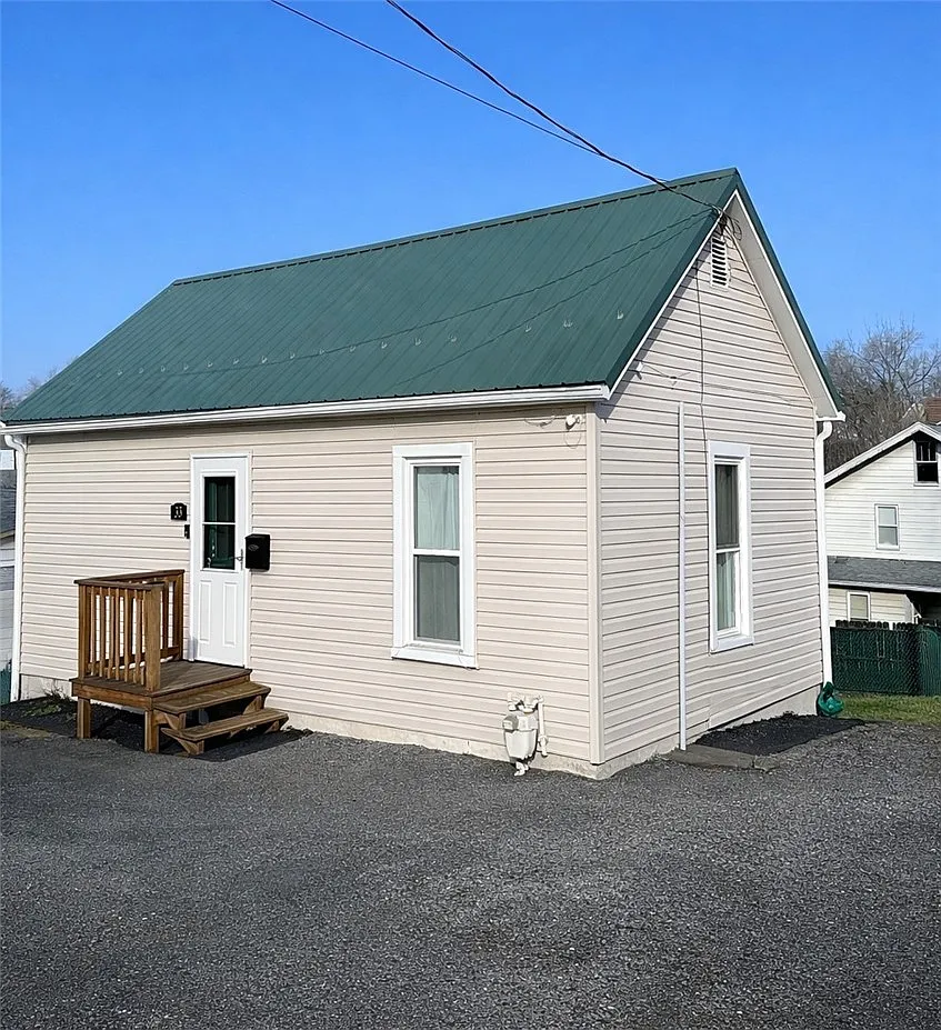 33 Violet Ave photo 1