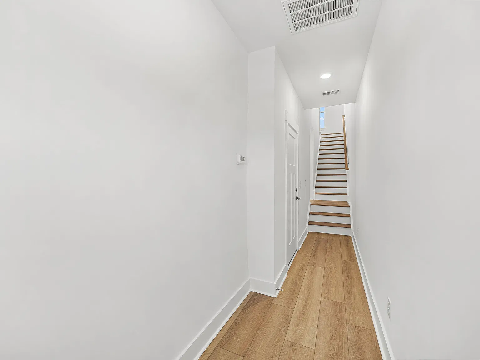 2 bed, 2.5 bath, 1587 sqft, $2,300 — Photo 2