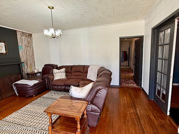 4th image of 9724 Old Hillsboro Rd