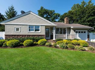 16 Compass Ct, Huntington, NY 11743
