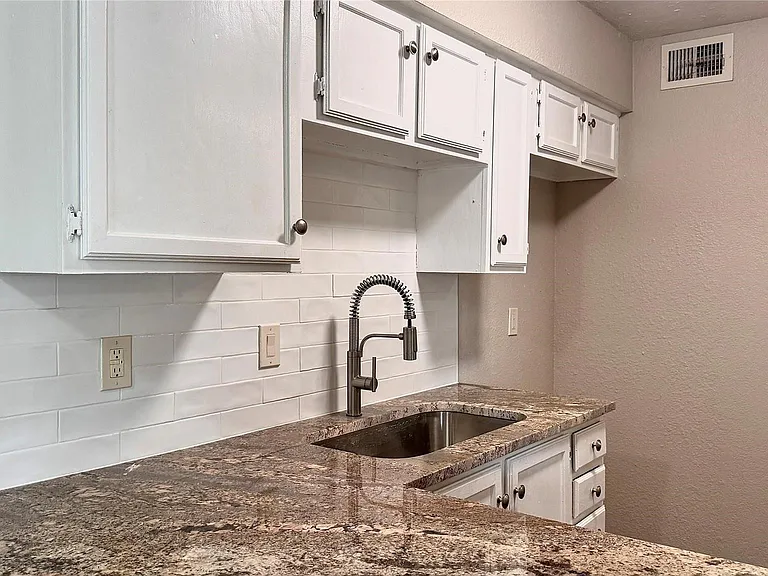 1614 Pecan Chase Cir #59 — Photo 8
