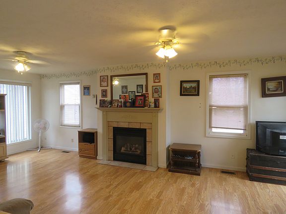 3rd image of 161 Martin Ln