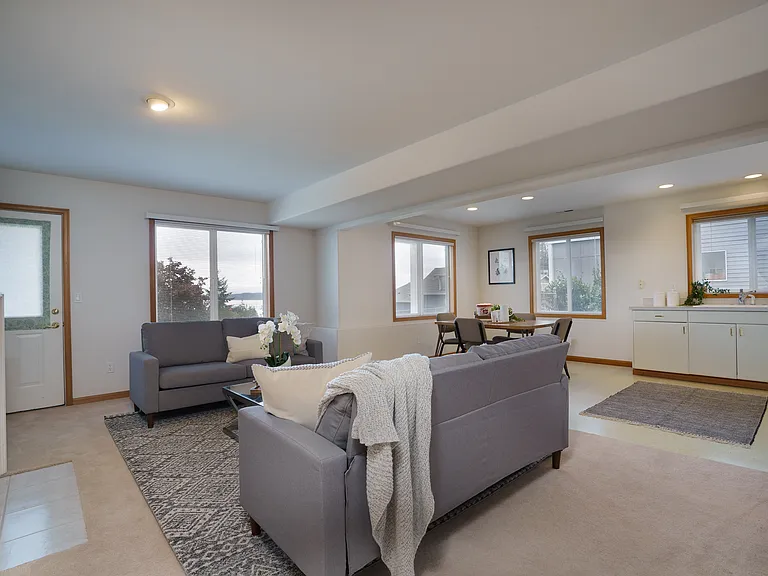 1207 Sequalish St — Photo 9