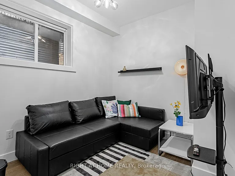 36 Windermere Ave #LOWER — Photo 8