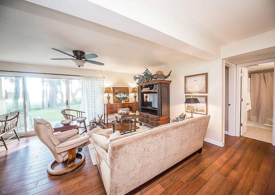 1st image of 1028 Autumn Woods Ln